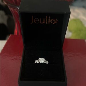 Promise / engagement ring